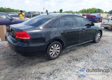 2013 Volkswagen Passat 2.5L S z USA, uszkodzony, nr VIN 1VWAH7A35DC109327